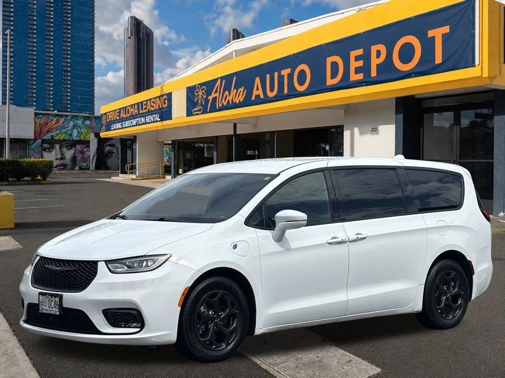 White 2022 Chrysler Pacifica Hybrid Touring L for sale in Honolulu, HI