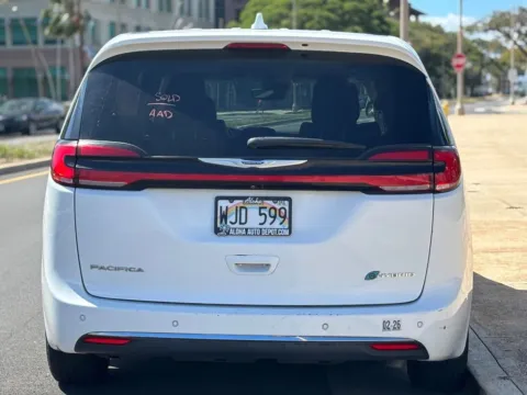 More photos of 2022 Chrysler Pacifica Hybrid Touring L at Aloha Auto Depot LLC., HI
