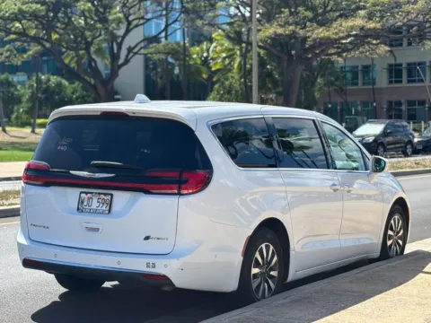 More photos of 2022 Chrysler Pacifica Hybrid Touring L at Aloha Auto Depot LLC., HI