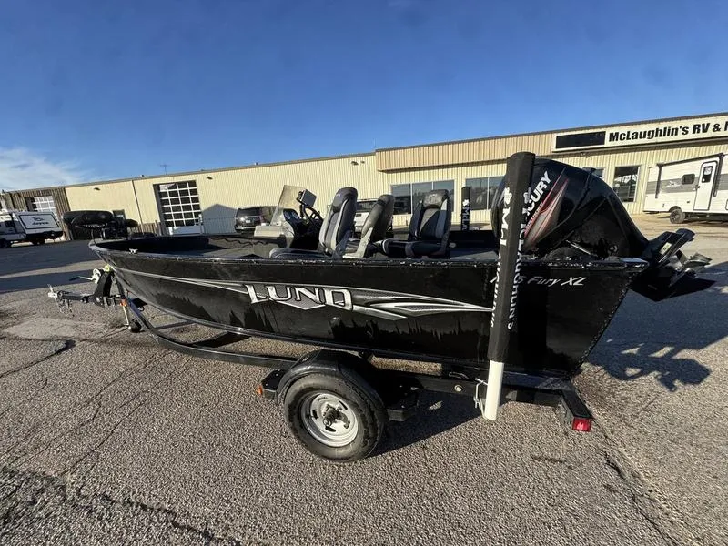 Unknown 2015 LUND FURY 1625 XL SIDE CONSOLE 60HP for sale in Fargo, ND