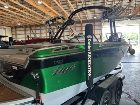 More photos of 2018 TIGE R21 at McLaughlin's RV and Marine, ND