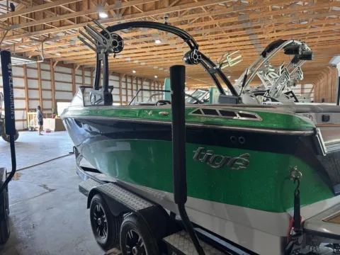 More photos of 2018 TIGE R21 at McLaughlin's RV and Marine, ND