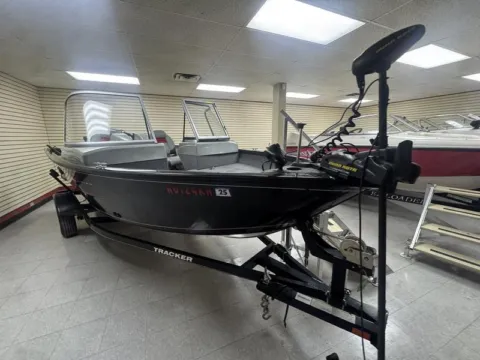 More photos of 2016 TRACKER PRO GUIDE V16 60HP at McLaughlin's RV and Marine, ND