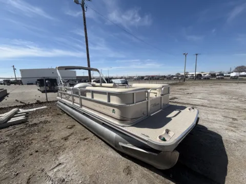 Another view of 2008 WEERES SPORTSMAN DELUXE 220 SE 60HP for sale in Fargo, ND at McLaughlin's RV and Marine - Fargo
