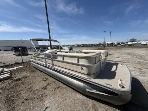 More photos of 2008 WEERES SPORTSMAN DELUXE 220 SE 60HP at McLaughlin's RV and Marine - Fargo, ND