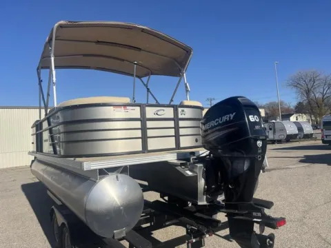 More photos of 2016 CREST 220 SLC 60HP BUNK TRAILER at McLaughlin's RV and Marine, ND
