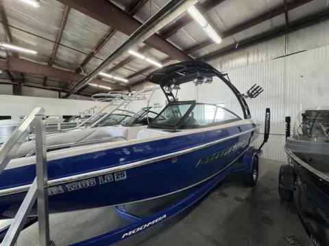 More photos of 2015 MOOMBA MOOMBA LSV at McLaughlin's RV and Marine, ND