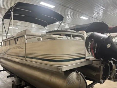 More photos of 2004 NORTHWOOD 2223 COMMANDER 40HP BUNK TRAILER at McLaughlin's RV and Marine - Fargo, ND