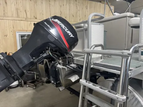 Another view of 2004 NORTHWOOD 2223 COMMANDER 40HP BUNK TRAILER for sale in Fargo, ND at McLaughlin's RV and Marine - Fargo