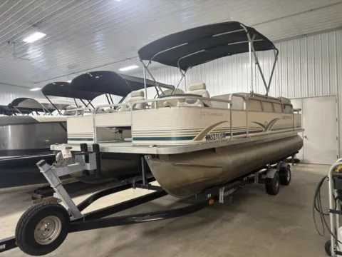 More photos of 2004 NORTHWOOD 2223 COMMANDER 40HP BUNK TRAILER at McLaughlin's RV & Marine - Detroit Lakes, MN