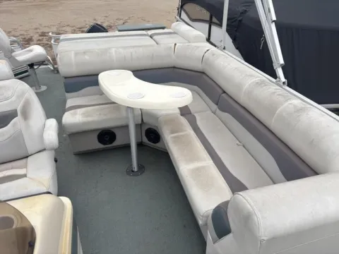 Photos of 2004 NORTHWOOD 2223 COMMANDER 40HP BUNK TRAILER for sale in Fargo, ND at McLaughlin's RV and Marine