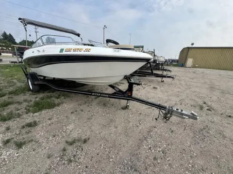 Another view of 2002 FOUR WINNS HORIZON 190 5.0L for sale in Fargo, ND at McLaughlin's RV and Marine