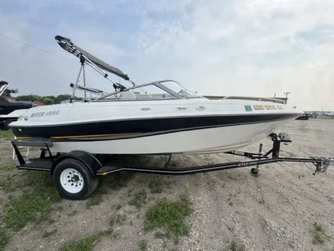 Unknown 2002 FOUR WINNS HORIZON 190 5.0L for sale in Fargo, ND