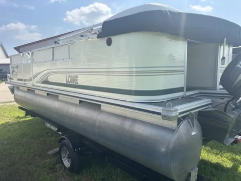 More photos of 2002 LOWE SUNCRUISER TRINIDAD 200 CRS 25HP NEW BUNK TRAILER at McLaughlin's RV and Marine, ND