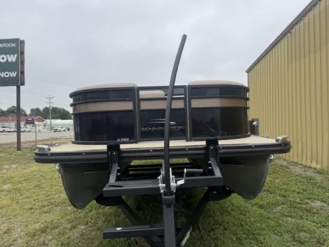 More photos of 2017 BENNINGTON 22SSBXP 115HP BUNK TRAILER at McLaughlin's RV and Marine, ND