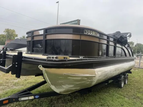 More photos of 2017 BENNINGTON 22SSBXP 115HP BUNK TRAILER at McLaughlin's RV and Marine, ND