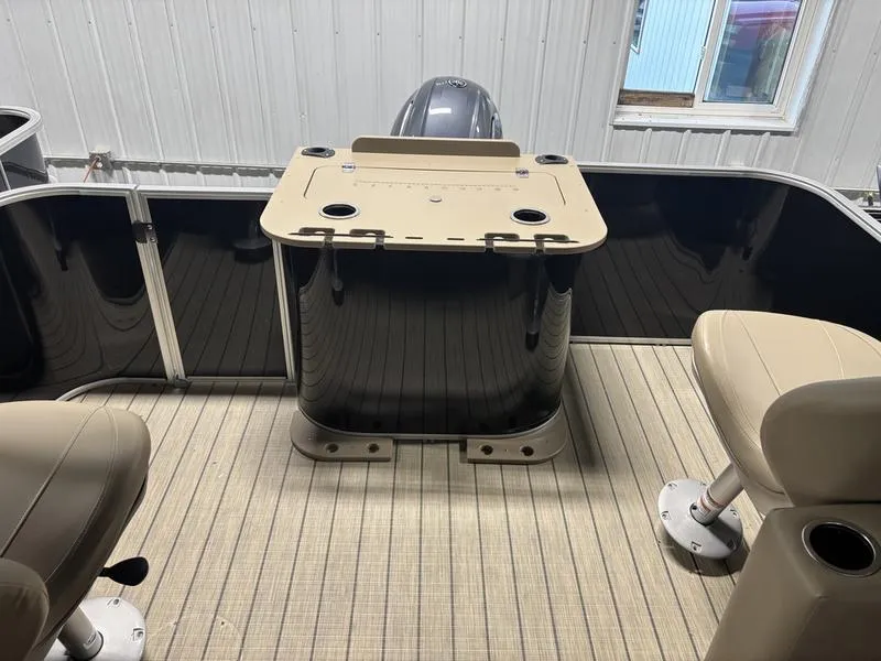 2026 SYLVAN MIRAGE 820 PARTY FISH 90HP BUNK TRAILER