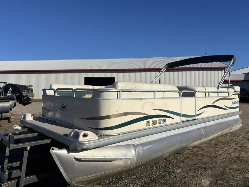 Unknown 2004 GODFREY SWEETWATER SW 2221UL 50HP for sale in Fargo, ND