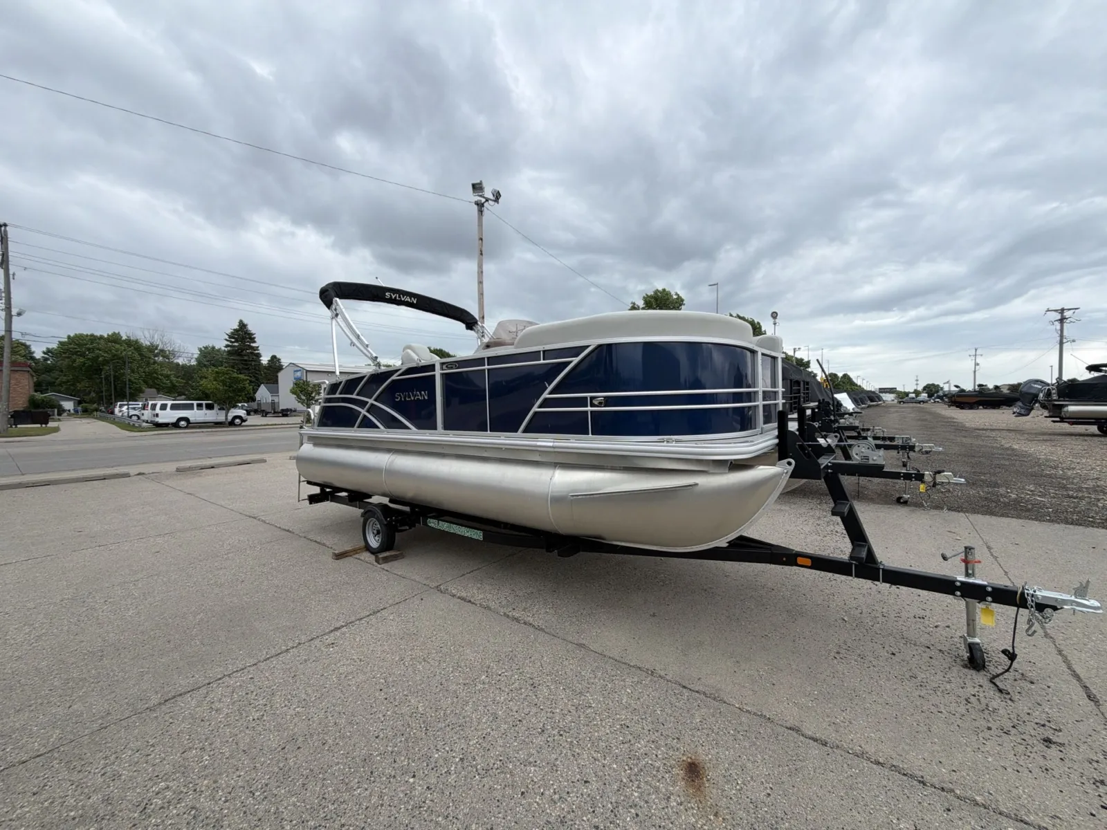 2026 SYLVAN MIRAGE 820 CLZ DH 90HP BUNK TRAILER