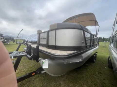More photos of 2026 SUNCHASER GENEVA SPORT SPORT 23 SB DH TRIPLE 200HP BUNK TRAILER at McLaughlin's RV & Marine - Detroit Lakes, MN