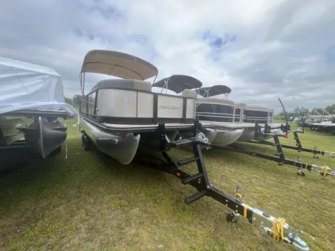 Photos of 2026 SUNCHASER GENEVA SPORT SPORT 23 SB DH TRIPLE 200HP BUNK TRAILER for sale in Detroit Lakes, MN at McLaughlin's RV & Marine - Detroit Lakes