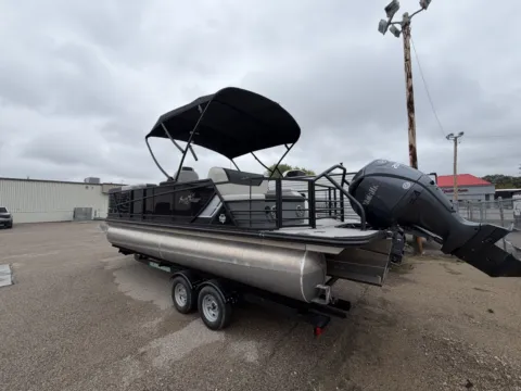 More photos of 2026 SUNCHASER GENEVA SPORT SPORT 25 SB DH TRIPLE 200HP BUNK TRAILER DEMO at McLaughlin's RV and Marine - Fargo, ND