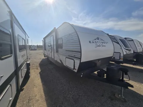 More photos of 2021 EAST TO WEST DELLA TERRA M-271BH at McLaughlin's RV and Marine, ND