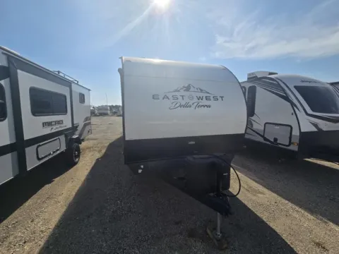 More photos of 2021 EAST TO WEST DELLA TERRA M-271BH at McLaughlin's RV and Marine, ND