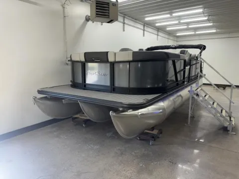 More photos of 2026 SUNCHASER GENEVA SPORT 25 SB DH TRIPLE 300HP BUNK TRAILER at McLaughlin's RV and Marine, ND