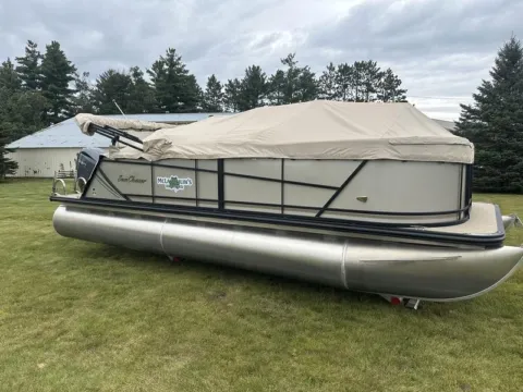 Unknown 2025 SUNCHASER GENEVA 22 SB DH 150HP LEGS BUNK TRAILER DEMO for sale in Fargo, ND