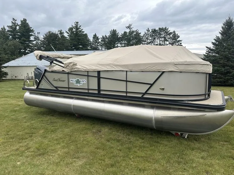 Unknown 2025 SUNCHASER GENEVA 22 SB DH 150HP LEGS BUNK TRAILER DEMO for sale in Fargo, ND