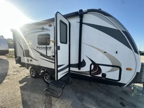 Unknown 2015 KEYSTONE PREMIER BULLET 19FBPR for sale in Fargo, ND