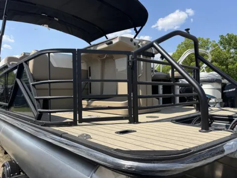 More photos of 2025 SUNCHASER ECLIPSE 23 SBX BAR DH TRIPLE 200HP BUNK TRAILER at McLaughlin's RV and Marine, ND