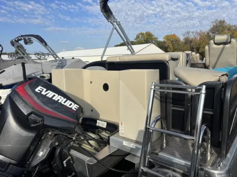 More photos of 2016 PREMIER EXPLORER 220 60HP LEGS BUNK TRAILER at McLaughlin's RV and Marine, ND