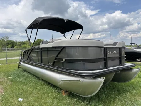 Silver 2025 SYLVAN L-SERIES L-3 DLZ DH BAR TRIPLE 200HP BUNK TRAILER for sale in Fargo, ND