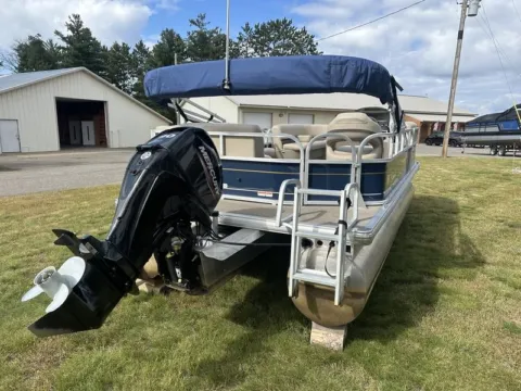 More photos of 2021 SUNTRACKER PARTY BARGE 18 DLX 40HP at McLaughlin's RV and Marine, ND