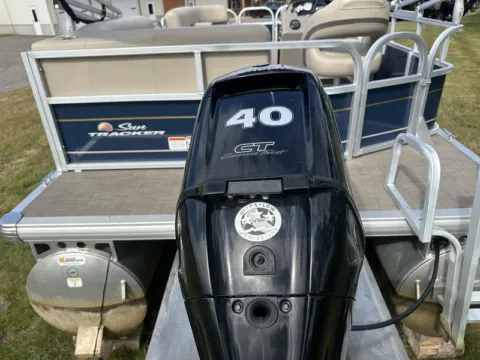 More photos of 2021 SUNTRACKER PARTY BARGE 18 DLX 40HP at McLaughlin's RV and Marine, ND