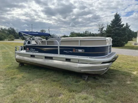 Unknown 2021 SUNTRACKER PARTY BARGE 18 DLX 40HP for sale in Fargo, ND
