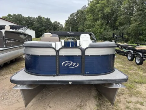 More photos of 2022 MANITOU 20 AURORA LE 75HP BUNK TRAILER at McLaughlin's RV and Marine, ND