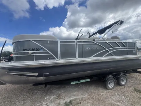 More photos of 2022 SYLVAN MIRAGE 8522 PARTY FISH 115HP VMAX BUNK TRAILER at McLaughlin's RV and Marine, ND