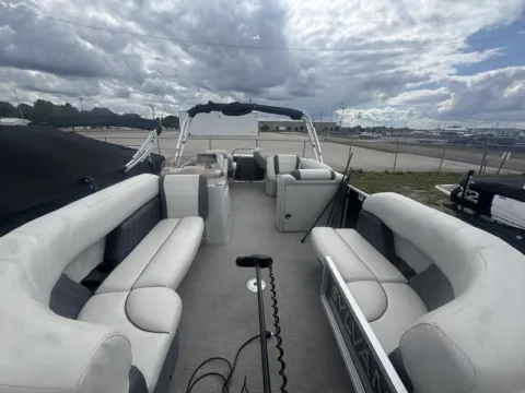 Photos of 2022 SYLVAN MIRAGE 8522 PARTY FISH 115HP VMAX BUNK TRAILER for sale in Fargo, ND at McLaughlin's RV and Marine