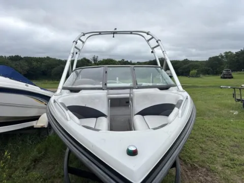 Photos of 2008 MOOMBA MOBIUS LSV for sale in Fargo, ND at McLaughlin's RV and Marine