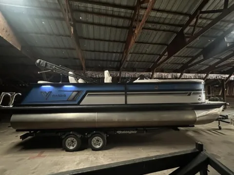 More photos of 2021 MISTY HARBOR VIAGGIO DIAMANTE SERIES D23Q 90HP TRAILER at McLaughlin's RV and Marine, ND