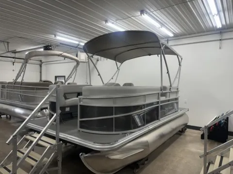 More photos of 2026 SUNCHASER VISTA 16 LR 9.9HP BUNK TRAILER at McLaughlin's RV and Marine, ND