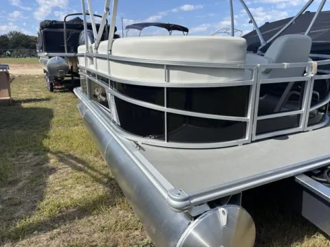 More photos of 2026 SUNCHASER VISTA 16 LR 9.9HP BUNK TRAILER at McLaughlin's RV and Marine, ND