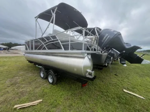 More photos of 2026 SYLVAN MIRAGE 822 CLZ DH 115HP BUNK TRAILER at McLaughlin's RV and Marine, ND