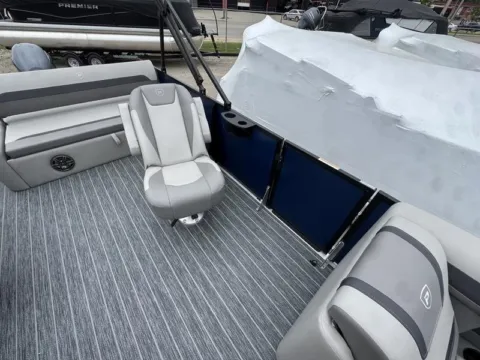 More photos of 2026 PREMIER SUNSCAPE 220 RL 115HP BUNK TRAILER at McLaughlin's RV and Marine, ND