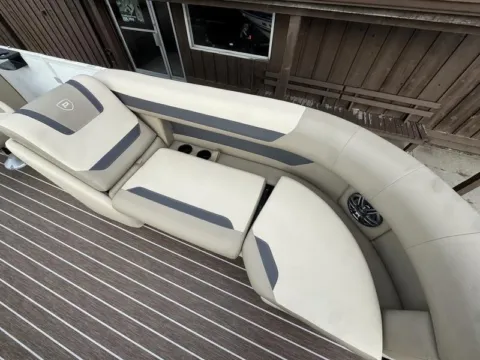 More photos of 2026 PREMIER SUNSCAPE 220 RF 115HP BUNK TRAILER at McLaughlin's RV and Marine, ND