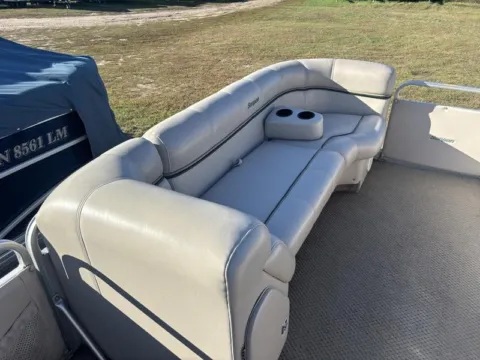 More photos of 2002 GODFREY SANPAN SP2500RS 90HP at McLaughlin's RV and Marine, ND