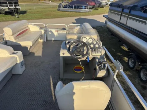 Photos of 2005 LOWE SUNCRUISER TRINIDAD 200 75HP for sale in Fargo, ND at McLaughlin's RV and Marine